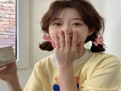 数学课代表趴到桌子上,学霸数学课代表体力不支趴桌，揭秘学习压力真相-1