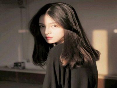 渺渺当着全班人在体育课上,体育课意外，善良女孩引关注-1