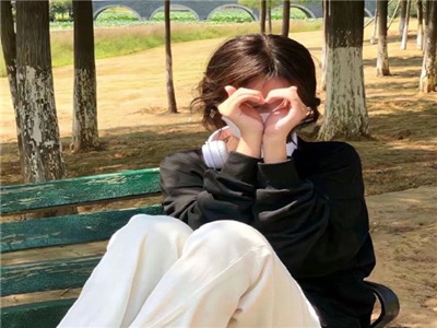 我女朋友母亲的朋友给她介绍对象,相亲新潮流：揭秘家庭牵线背后的婚恋秘密