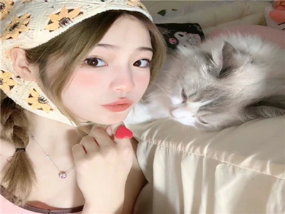 给没确定关系的女生送花,明星送花引热议，关系谜团待解-2