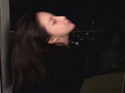 黄黑衣服搭配好看吗,时尚碰撞：揭秘黄黑搭配新潮流-1
