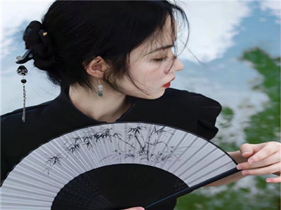 动漫美女被❌挤奶视频,网络监管升级：动漫挤奶视频引关注-1