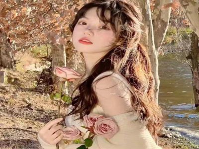 美女和男人打扑克直播软件,直播新潮流：美女扑克直播引关注-1