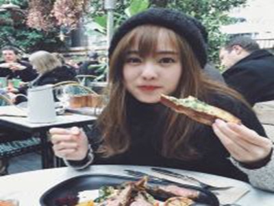 老师张开腿露出黑黑的毛,高校生理课老师失态，校方回应严肃处理-5