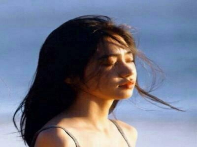 打扑克接吻,浪漫扑克新玩法，趣味接吻引关注