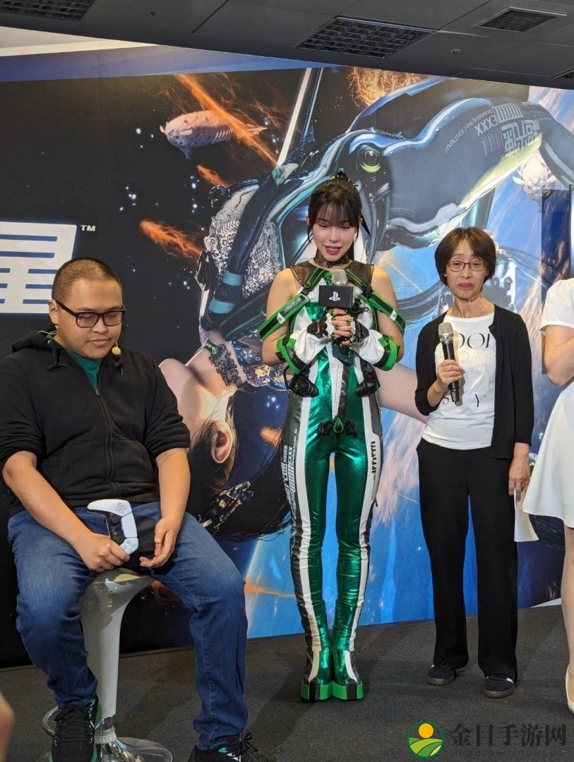 啦啦队美女李多慧现身《星刃》活动 Cos女主好性感