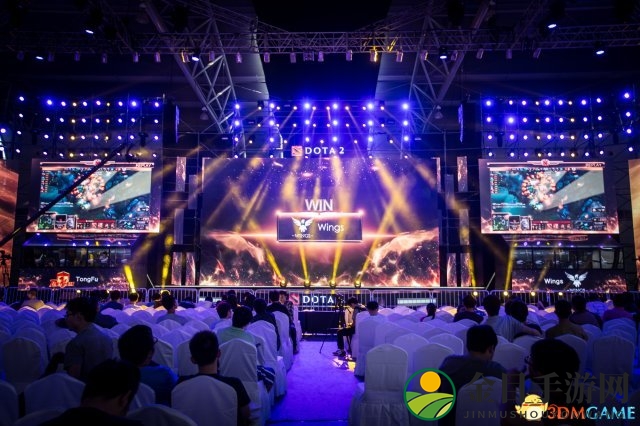 《DOTA2》TI5中国预选赛盛况，美女解说风头独占