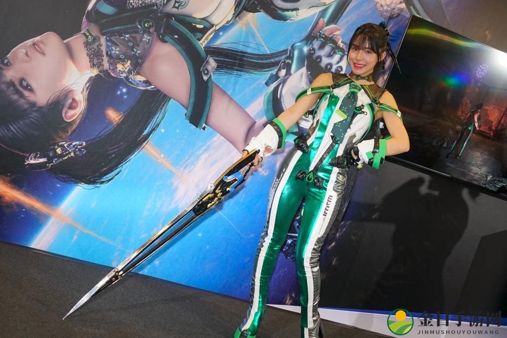 啦啦队美女李多慧现身《星刃》活动 Cos女主好性感