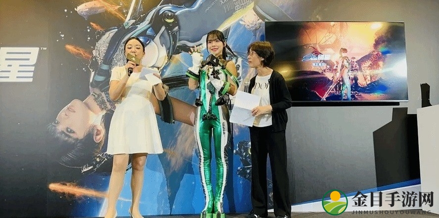 啦啦队美女李多慧现身《星刃》活动 Cos女主好性感