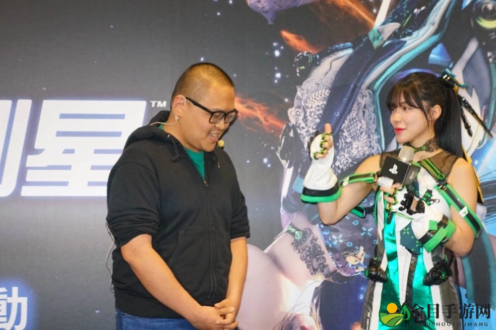 啦啦队美女李多慧现身《星刃》活动 Cos女主好性感