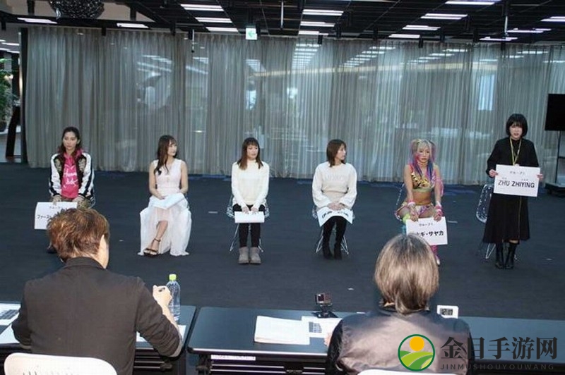 《如龙》夜店女郎演员面试现场照 性感女星参加试镜